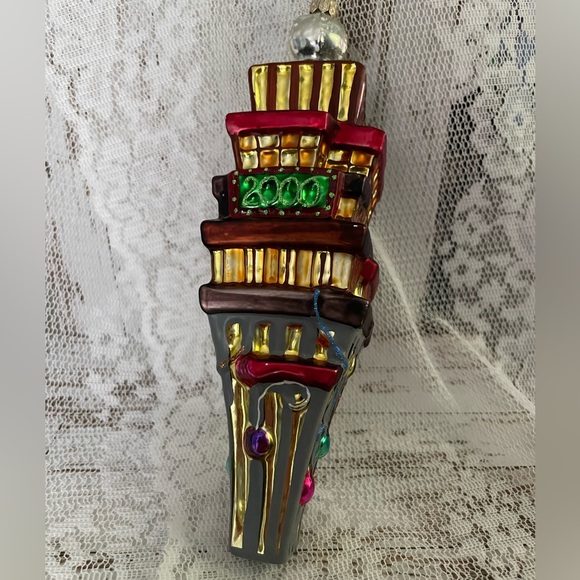 Christopher Radko 2000 Ornament - Picture 2 of 6